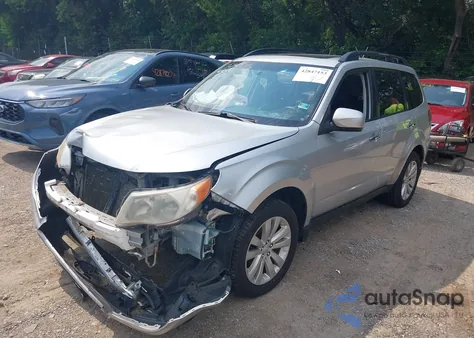 2011 Subaru Forester 2.5X Premium из США, поврежденный, VIN JF2SHADC2BH746922